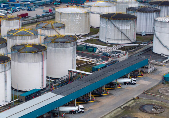 Рекорден обем петрол ще бъде освободен от световните резерви заради войната в Иран