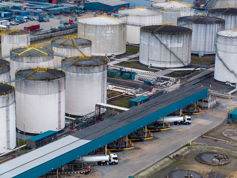 Рекорден обем петрол ще бъде освободен от световните резерви заради войната в Иран