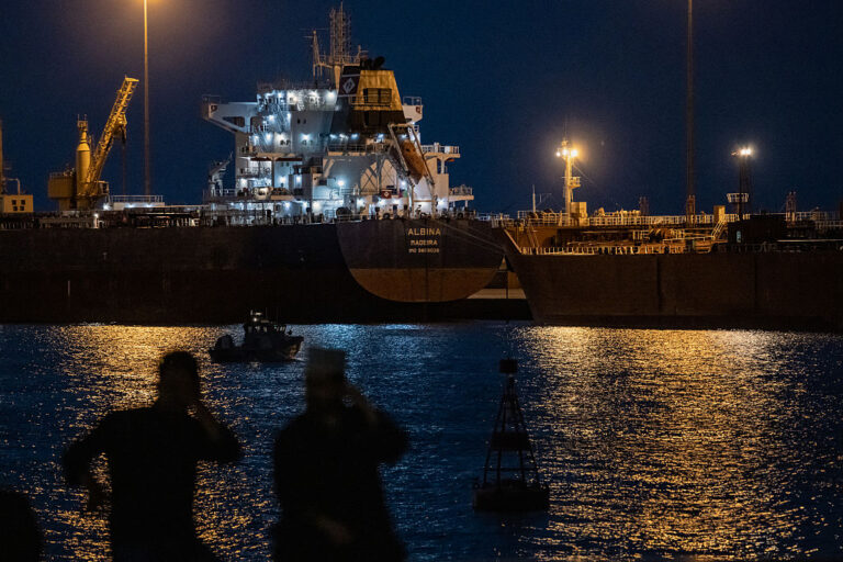 2000 кораба и 20 000 моряци са блокирани в Ормузкия проток