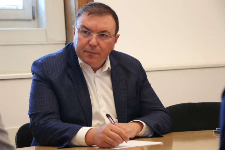 Докато депутатите умуват, младите лекари пак излизат на протест