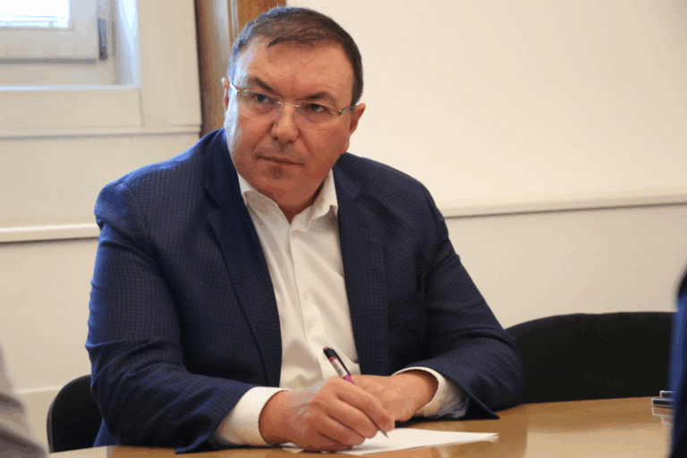ГЕРБ заплаши да свали двама министри от БСП и ИТН, ако не уволнят местни кадри във Велико Търново