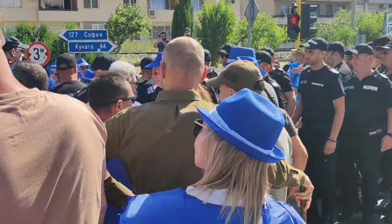 Протестът на горските служители в Кресна бе прекратен след арести на синдикални лидери