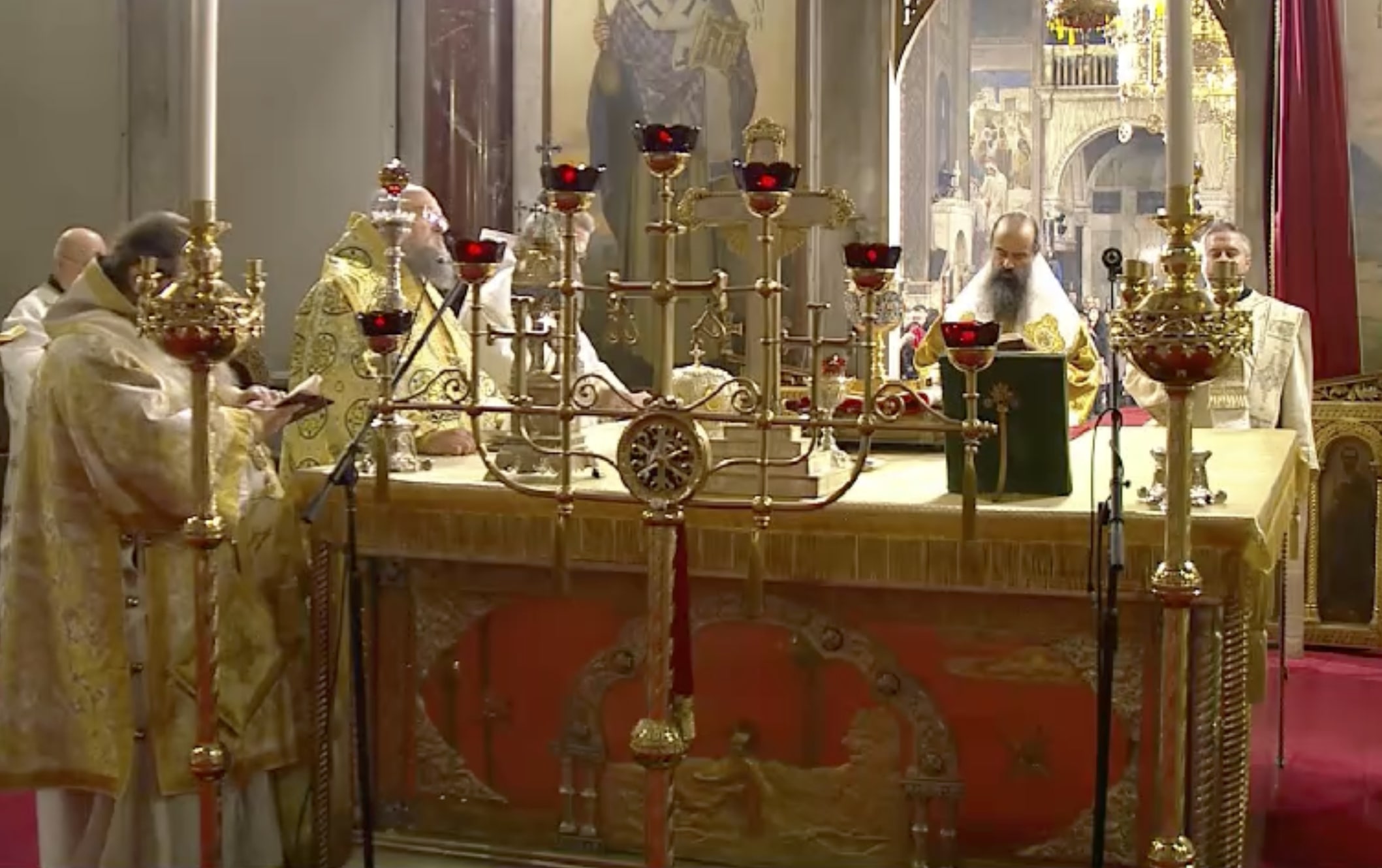 Патриарх Даниил отслужва празничната литургия за Рождество Христово в „Св. Александър Невски“