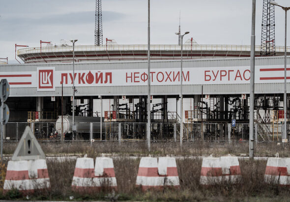 Рафинерията в Бургас получи нова отстрочка от санкциите на САЩ