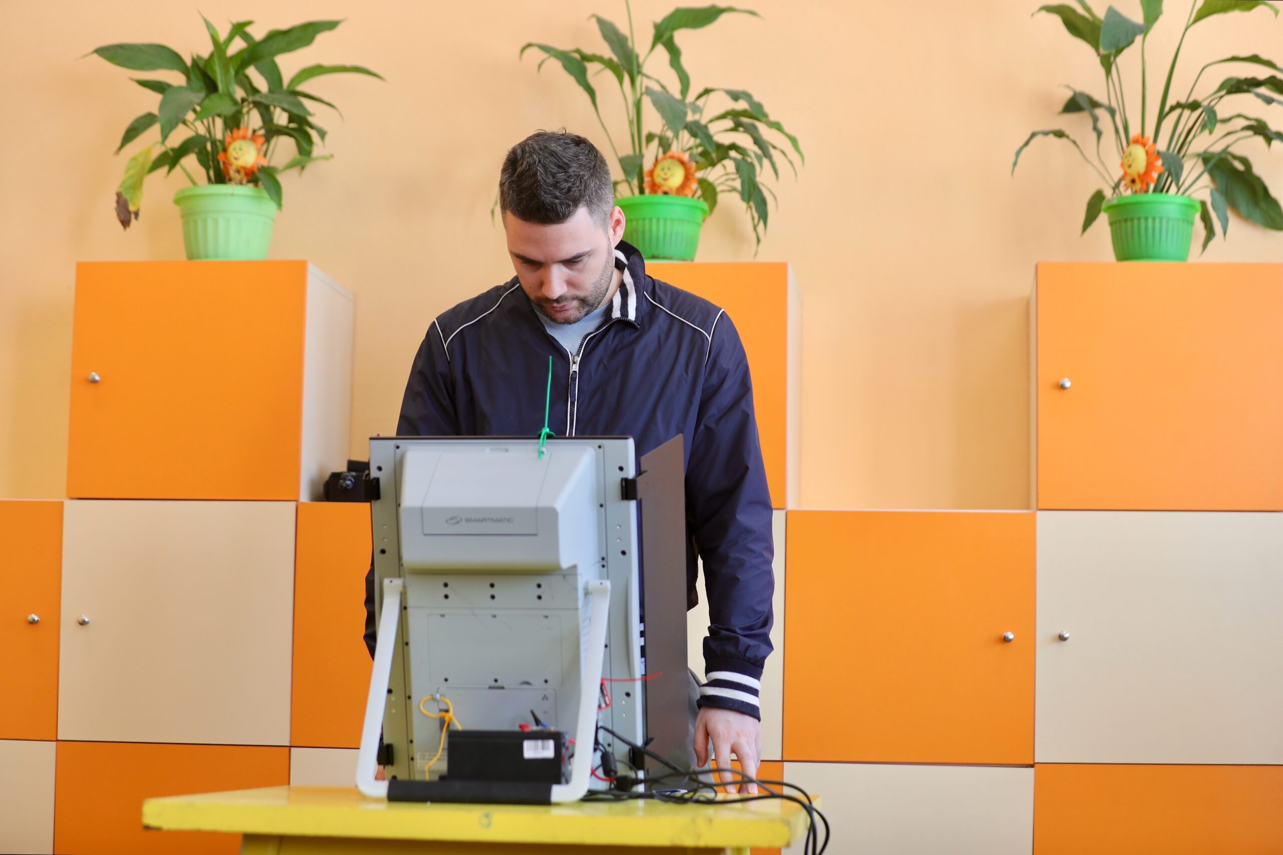 ЦИК отчита по-малко проблеми с машините, но повече сигнали за други нередности