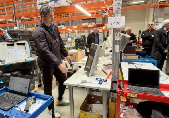 От ГЕРБ опитаха да всеят съмнения в машинния вот... с отвертка