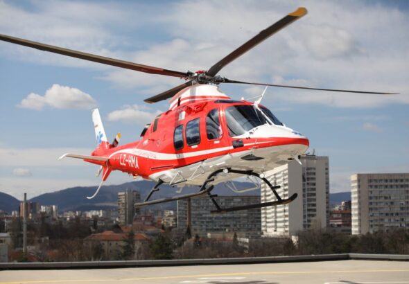 Медицинският хеликоптер транспортира 22-годишна жена, пострадала при катастрофа