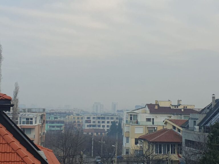 Столичната община пуска зелен билет заради опасно мръсния въздух