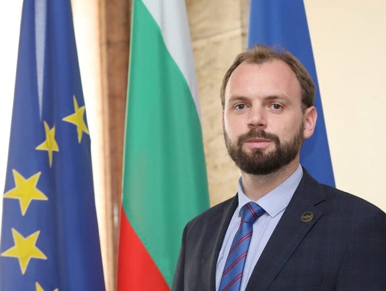 Мустафа Емин изненадващо стана съветник на Ивелин Михайлов