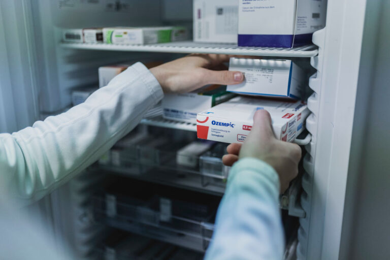 Институции алармират за ръст на незаконните лекарства за отслабване в интернет