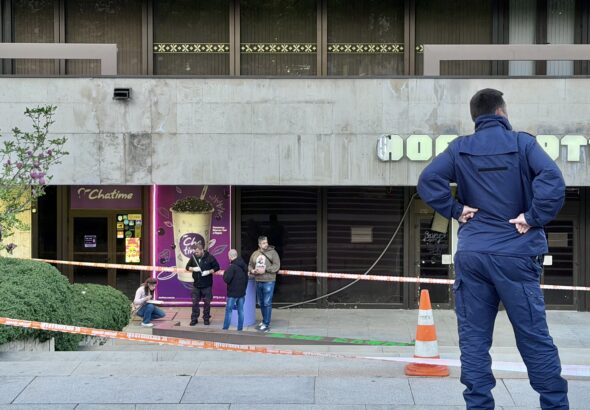 Състоянието на 14-годишното момче, паднало от тераса на НДК, остава изключително тежко