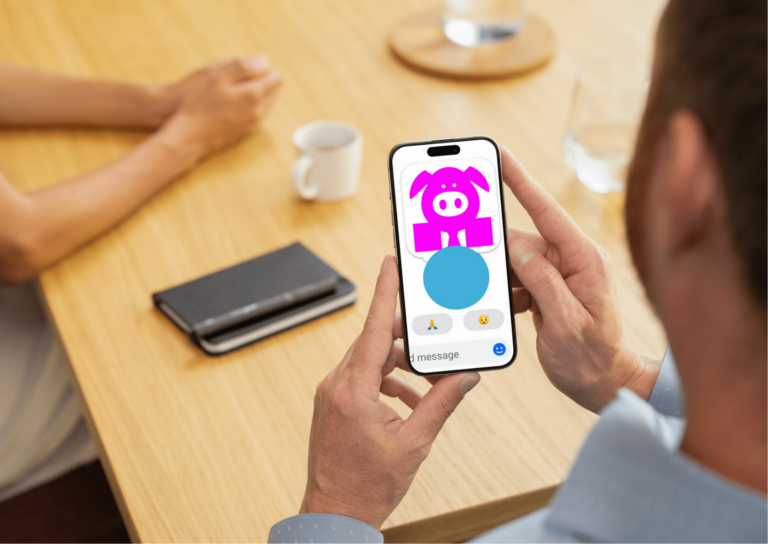 Messenger се напълни с розовите прасета преди протеста