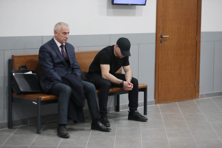 Прокурорският син е изнудвал и заплашвал хора в Перник, откакто не е под арест, твърди адвокат