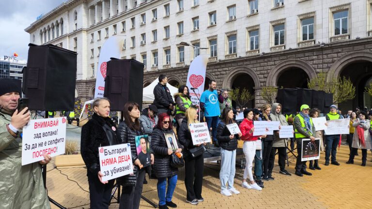 Нов протест в памет на Сияна се провежда в София (Обновява се)