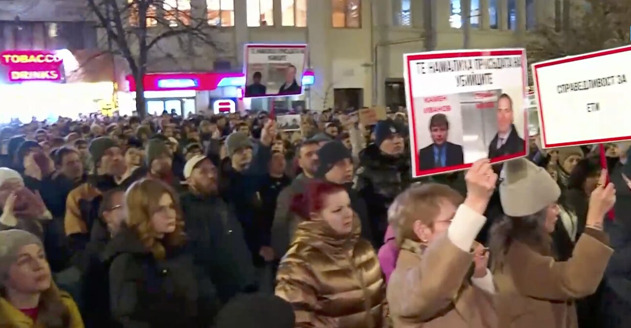 „Справедливост за Ети“: Хиляди протестират пред Съдебната палата в София