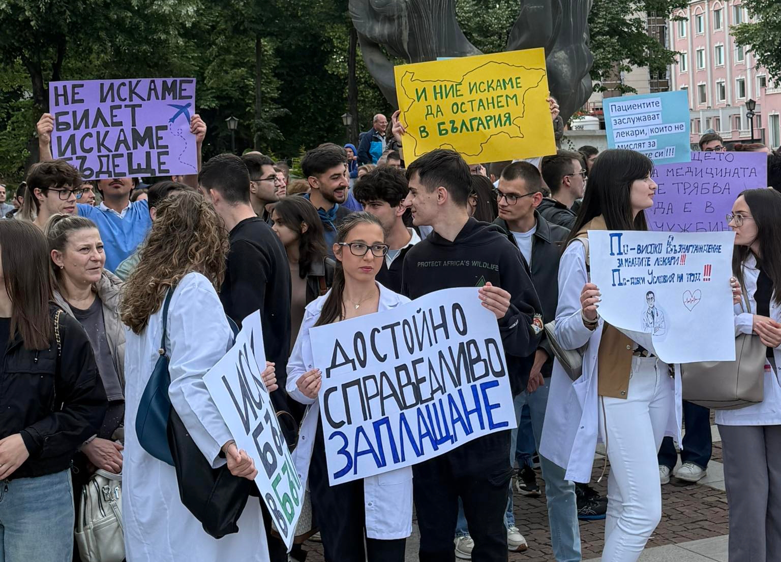 Частните болници са против фиксирани минимални заплати за млади лекари и специализанти