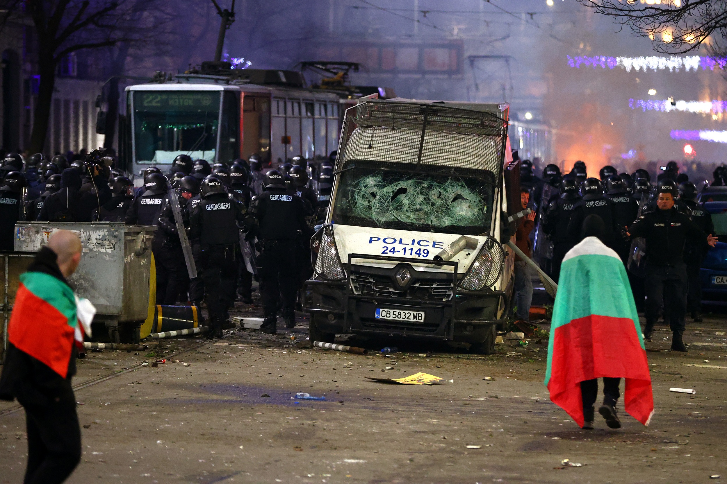 Протестът е протест, а не парад. И насилието е част от него