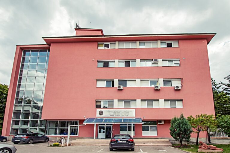 Бебе почина от менингококова инфекция, други две деца са в болница