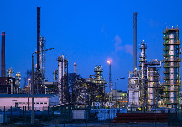 Цените на петрола тръгнаха нагоре, след като Тръмп отложи преговорите с Иран