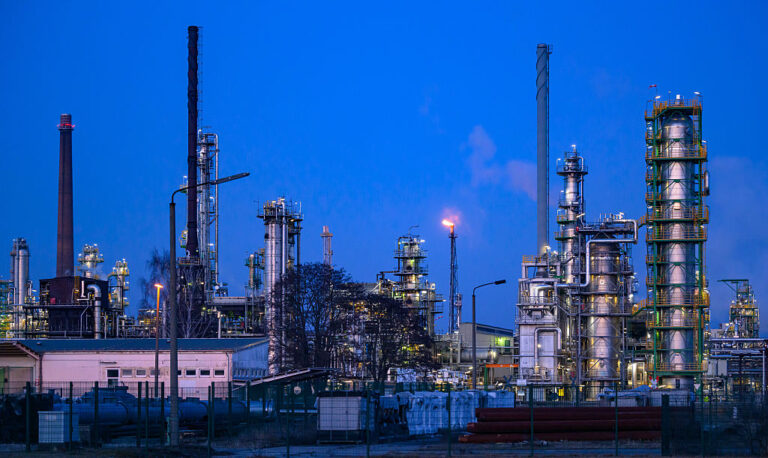 Цените на петрола тръгнаха нагоре, след като Тръмп отложи преговорите с Иран