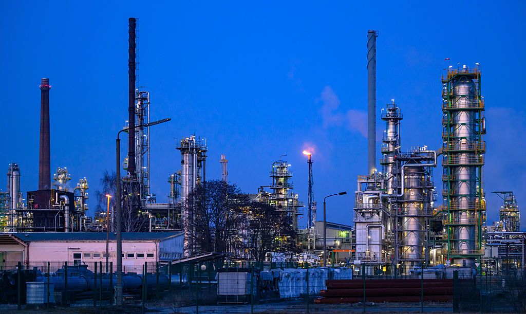 Цените на петрола тръгнаха нагоре, след като Тръмп отложи преговорите с Иран