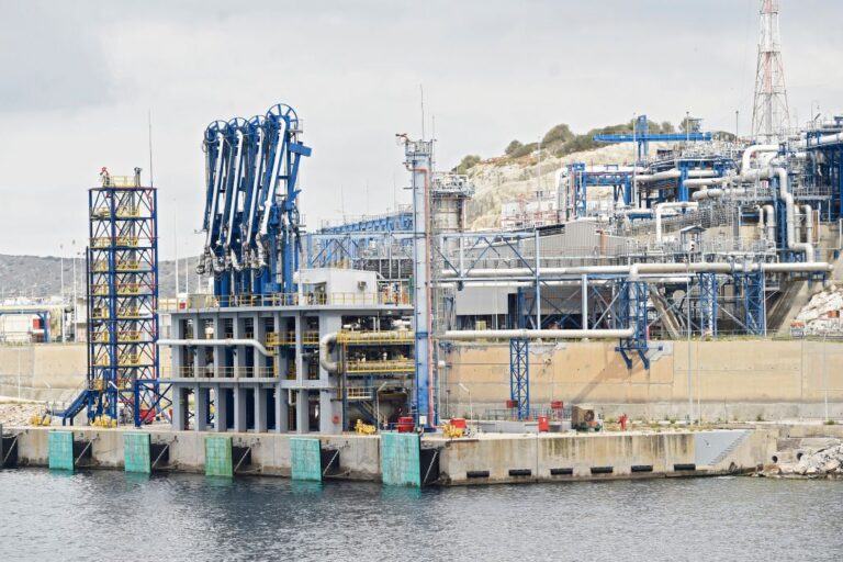 Гърция подписа историческо споразумение за доставки на американски втечнен газ към ЕС