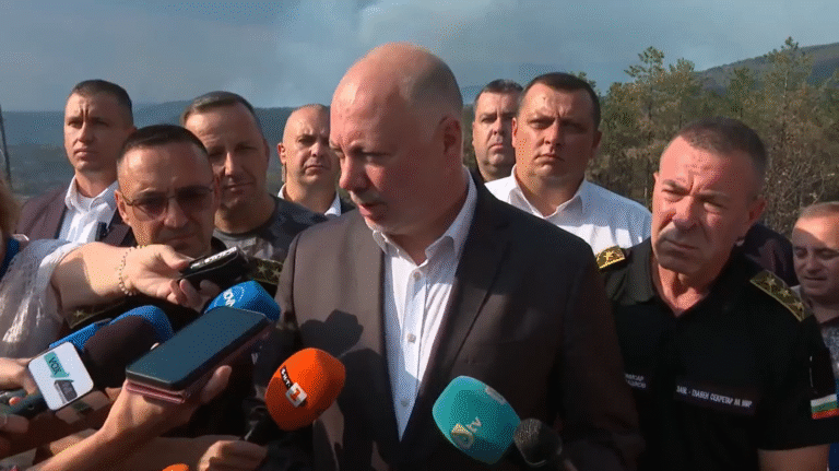 Желязков отчете "по-добра организация" в борбата с пожарите от миналата година