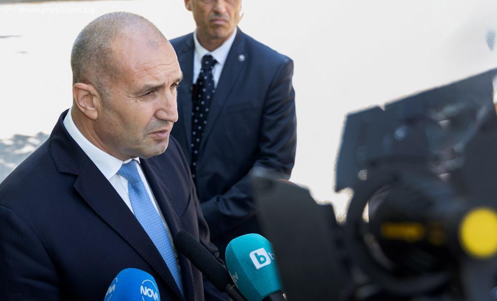 Румен Радев наложи вето на закона за намесата на ДАНС в сделката за "Лукойл"