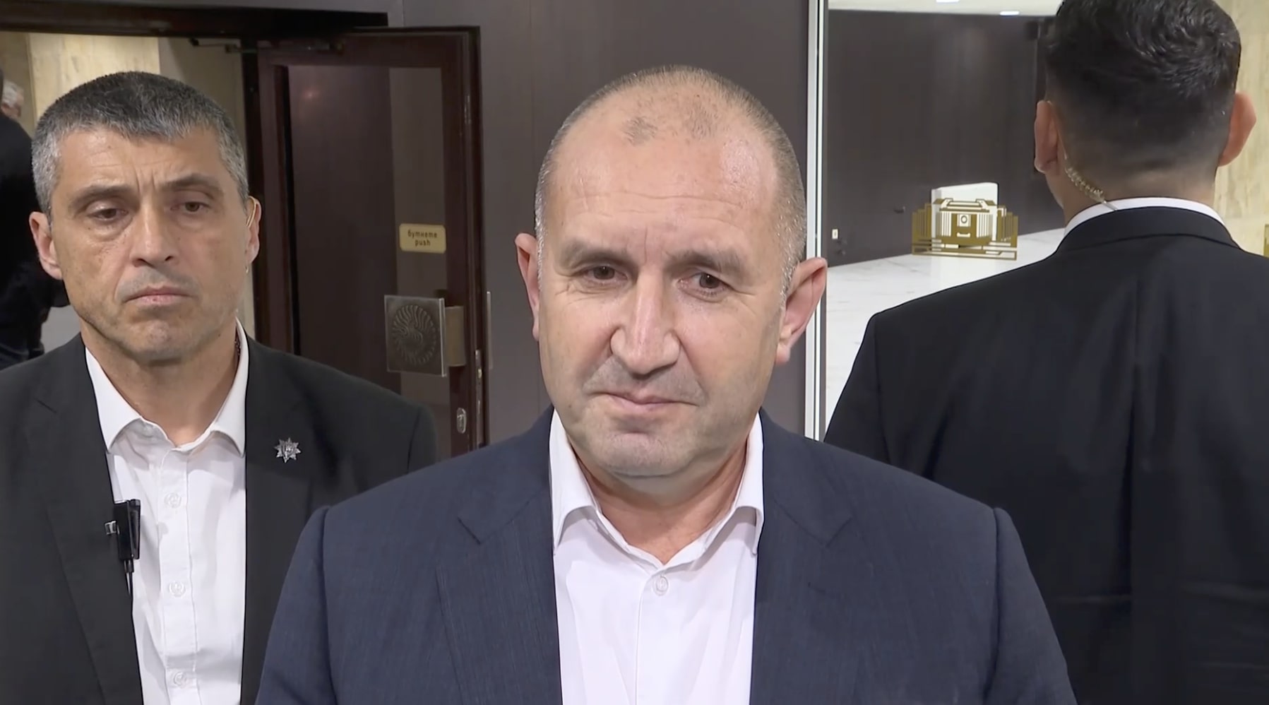 Радев намекна, че ще свали доверието си от кабинета