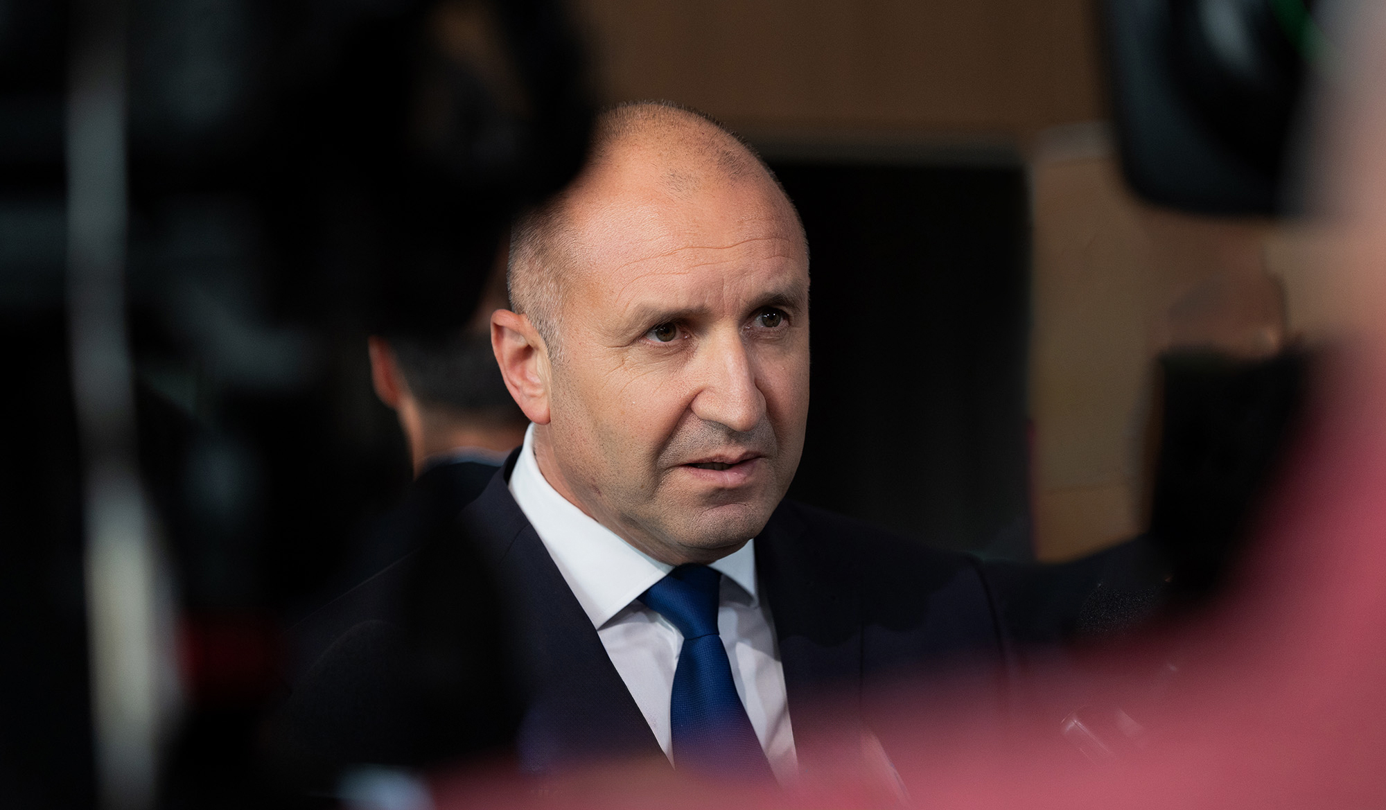 Радев критикува служебното правителство заради кризата в Близкия изток