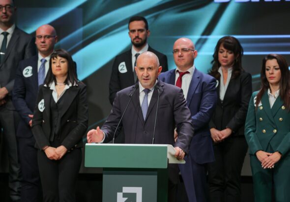 "Алфа рисърч": Румен Радев увеличава до 15% преднината пред ГЕРБ