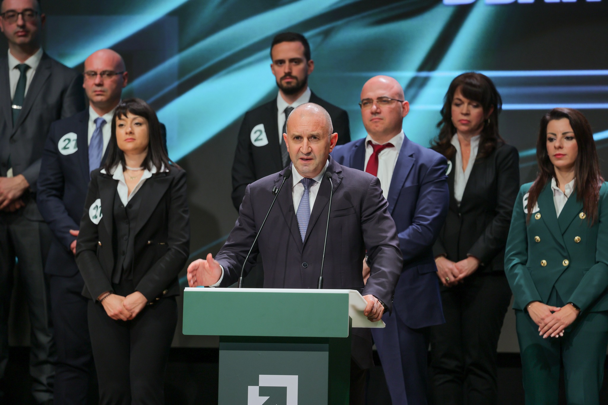 "Алфа рисърч": Румен Радев увеличава до 15% преднината пред ГЕРБ