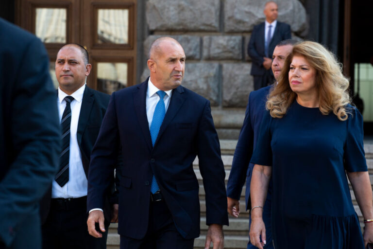 Илияна Йотова поема президентския пост, след като КС реши за оставката на Румен Радев