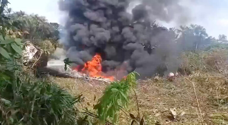 Над 60 военни загинаха при самолетна катастрофа в Колумбия