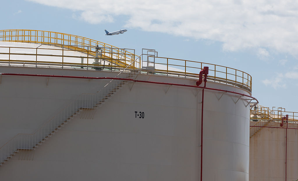 Европа има запаси от керосин за около 6 седмици, предупреждава МАЕ