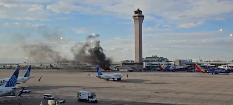 Самолет на American airlines се запали на пистата