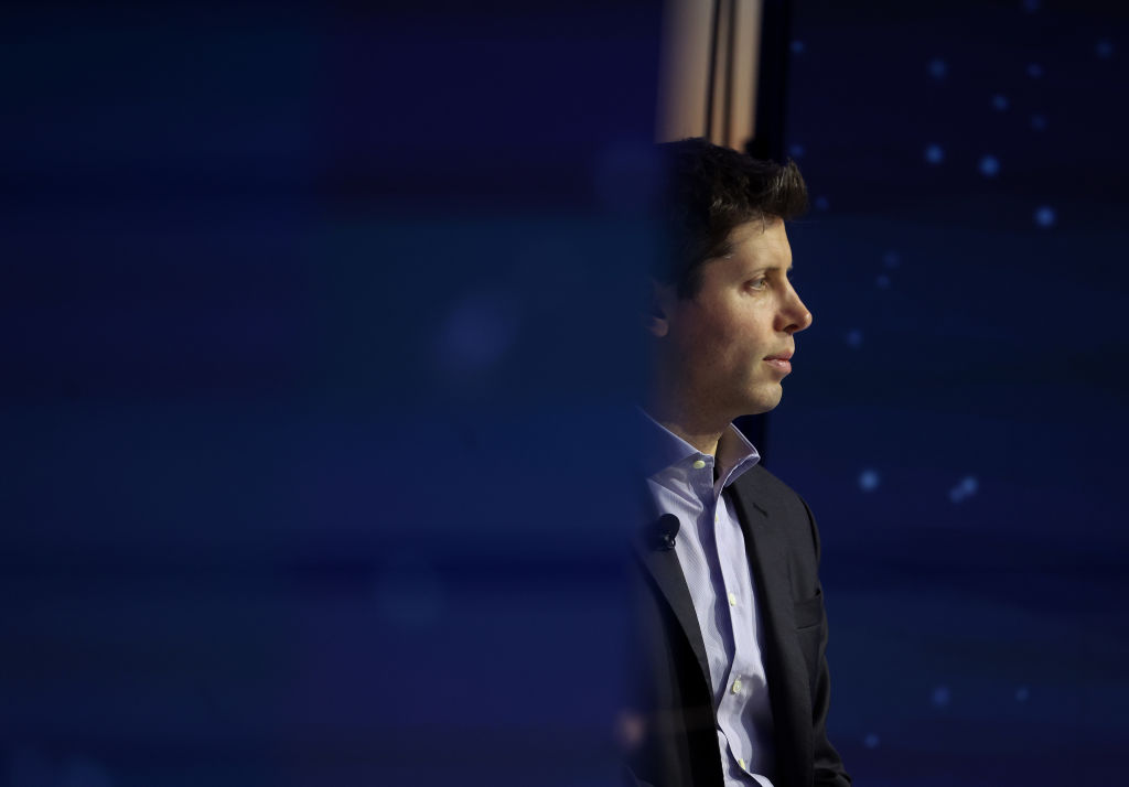 Сестрата на основателя на Open AI го обвини в системен сексуален тормоз