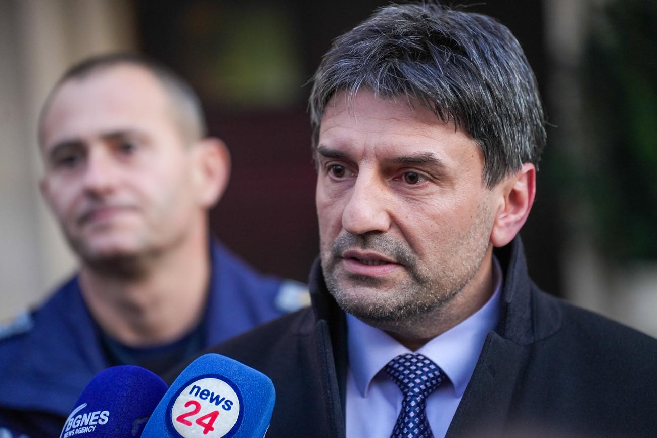 Записите от камерите в тоалетните на 138-о училище отивали директно в телефона на директора