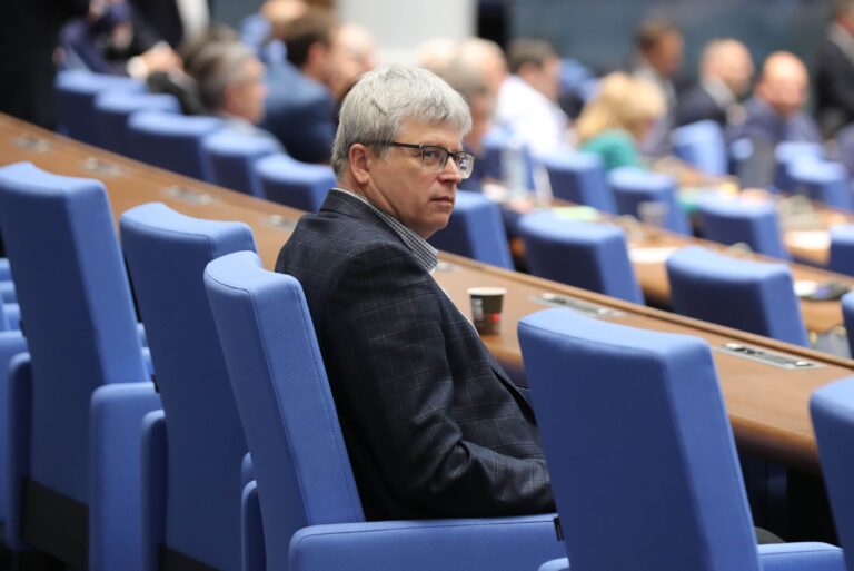 ГЕРБ и ПП-ДБ влизат в нова битка за контрола в Здравната каса