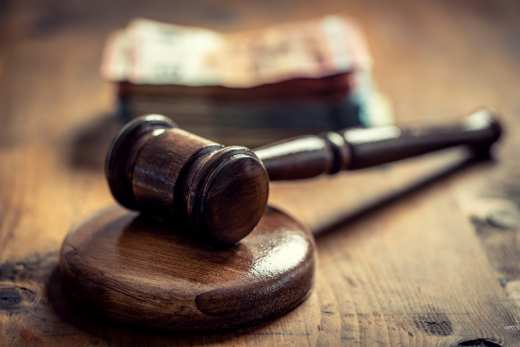 Инспектор на НАП е осъден за искане на подкуп от 5000 лева