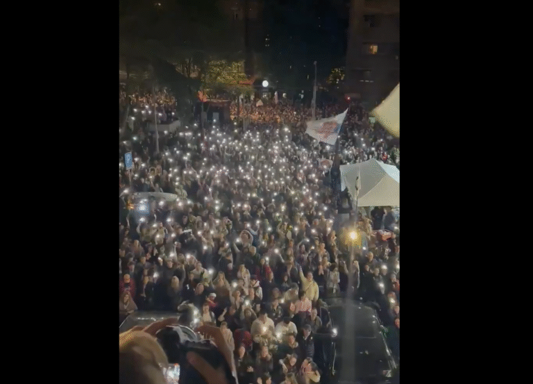 Сръбската национална телевизия остава под блокада, студенти протестират в подкрепа на ректора на университета в Белград