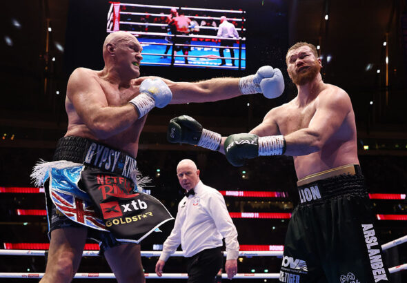Тайсън Фюри се завърна с победа и предизвика Антъни Джошуа