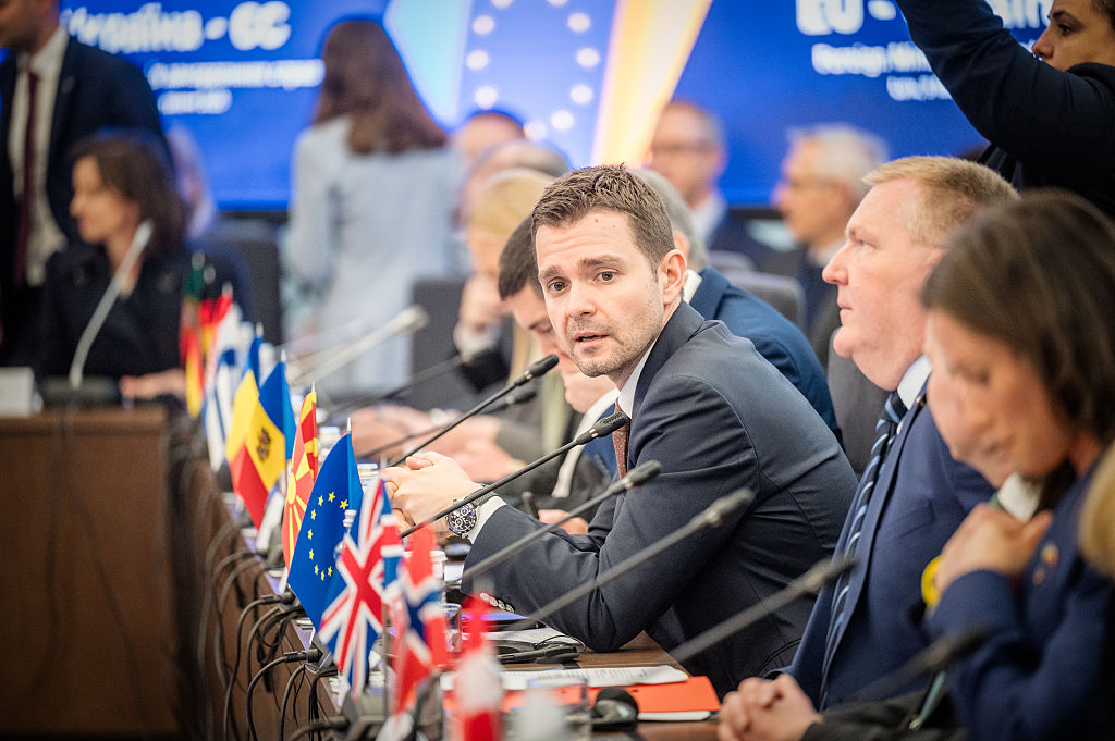 Външният министър на Северна Македония поиска среща с Надежда Нейнски