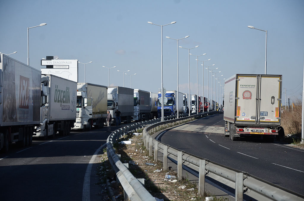 Загубите за транспортния бизнес растат с часове заради блокадата на гръцката граница