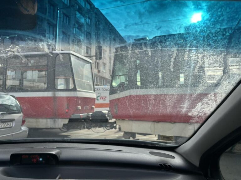 Трамвай блъсна 11-годишно дете на кръстовище в центъра на София