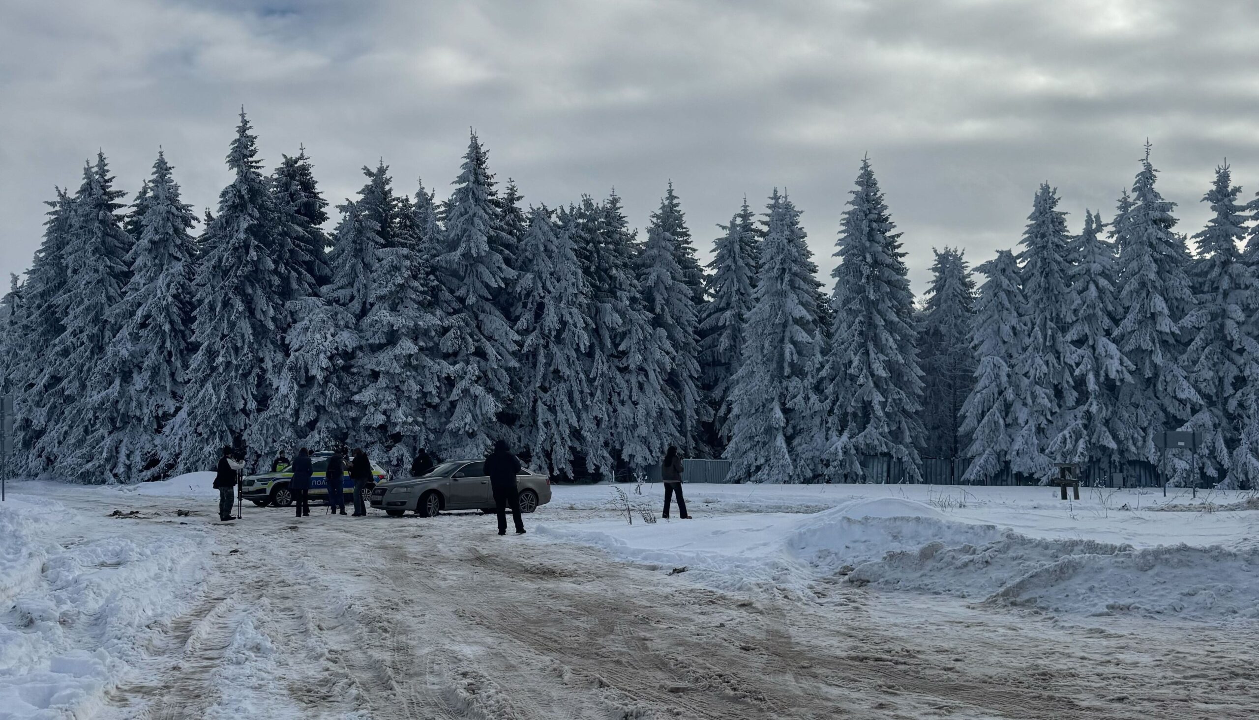 Полицията издирва и непълнолетен за тройното убийство в хижа “Петрохан”