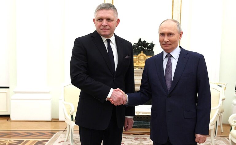 Приятелството с Путин оставя Роберт Фицо без европейско политическо семейство