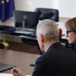 Христо Грозев ще помага на правителството преди вота с информация за „зловредни влияния“