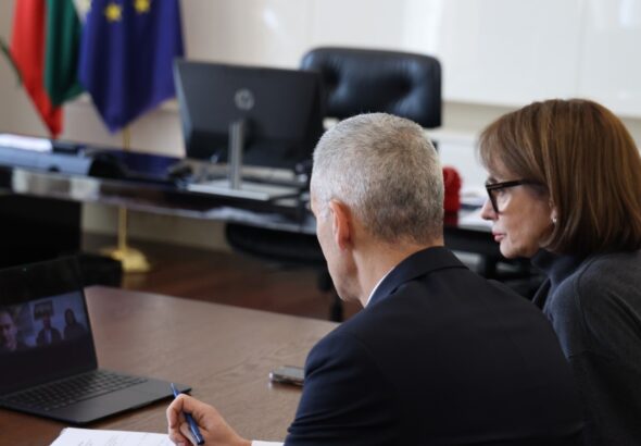 Христо Грозев ще помага на правителството преди вота с информация за „зловредни влияния“