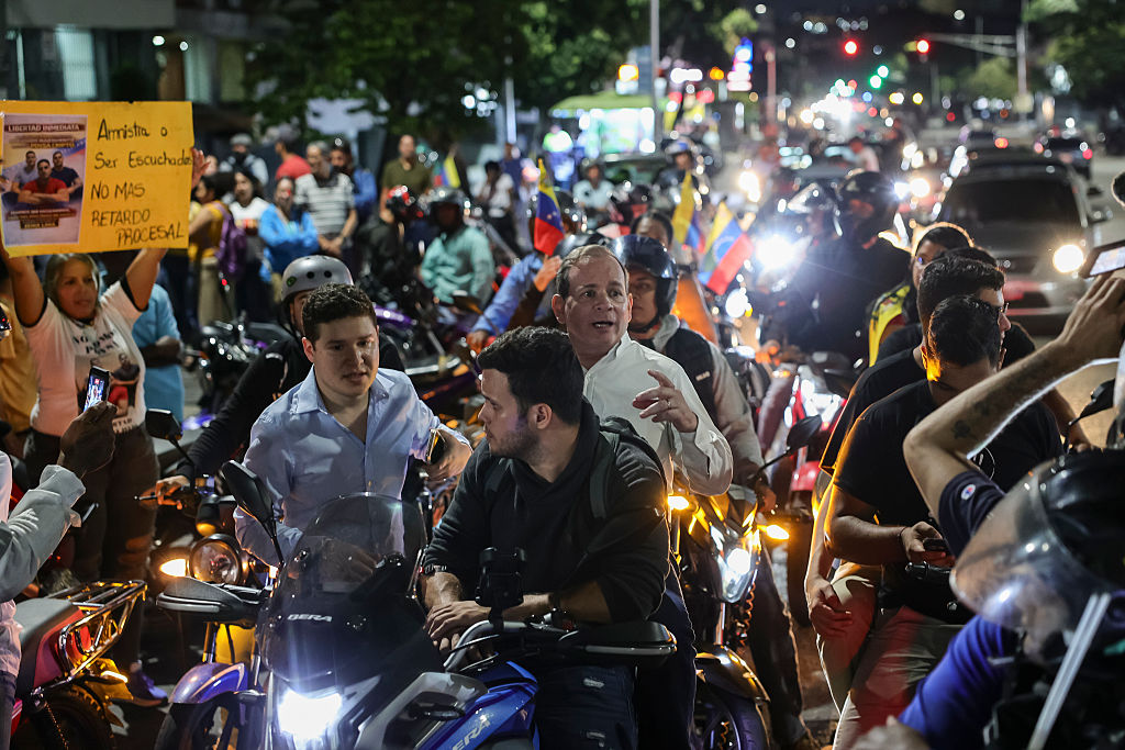 Опозиционен лидер е отвлечен във Венецуела часове след пускането му от затвора